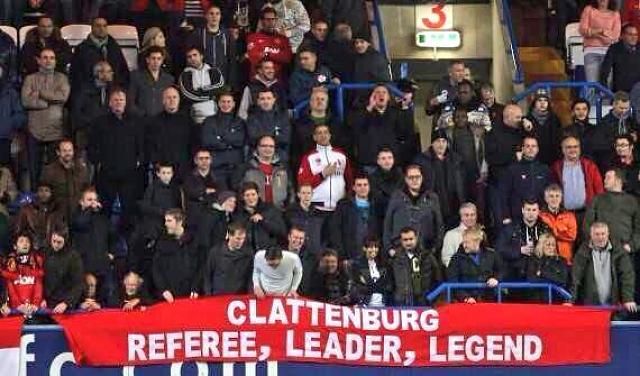 „Clattenburg: játékvezető, vezér, legenda” – üzentek az MU-drukkerek még 2012-ben.
A bíró legutóbbi 6 Man. Unitednek vezetett mérkőzésén 3 piros lapot és 5 büntetőt osztott ki a „vörös ördögöknek”
(Forrás: Twitter)