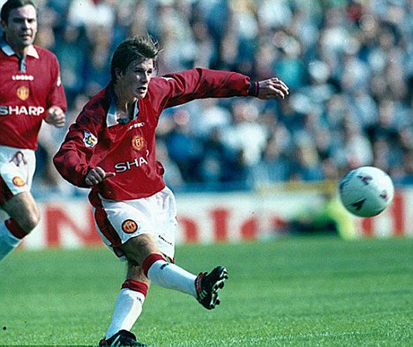 David Beckham úton a világhírnév felé, itt még egy „egyszerű” Adidas Predatorban (Fotó: dailymail.co.uk)