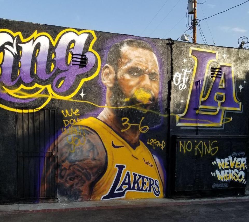 „Nem vagy király!”, „Nem kellesz ide!” – azonnal megrongálták LeBron freskóját LA-ben (Fotó: Twitter)