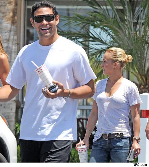 Mark Sanchez és Hayden Panettiere elhamburgerezgetett egy kicsit (forrás: tmz.com)