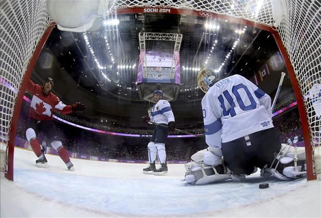 A finn–kanadai meccs vége, Rask már tehetetlen (Fotó: Reuters)
