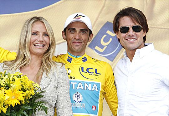 Contador (középen) ezúttal Cameron Diaz és Tom Cruise társaságában pózolt
