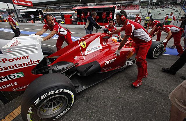 Fernando Alonso jól melegített a németországi időmérőre, amelyen újra a pole-ra tör (Fotók: Action Images)