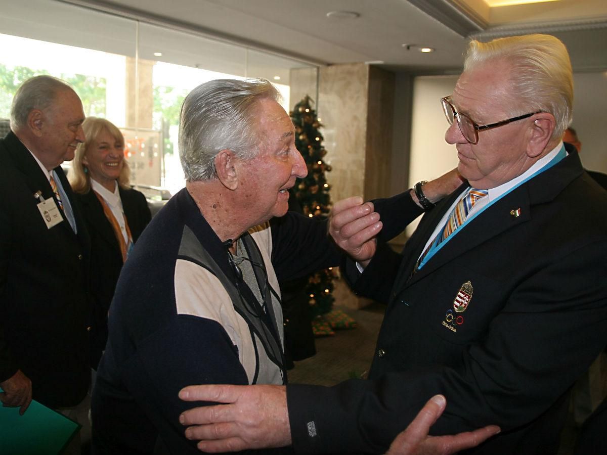 A nagy találkozás: 1956-ban emigráló edzőjével, Gergely Jánossal 2006-ban látták egymást újra a Magyar Olimpiai Bizottság szervezte melbourne-i utazáson (Fotó: Jocha Károly)