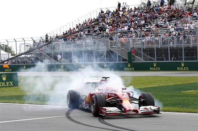 Kimi Räikkönen a második szabadedzésen megpördült, de gyorsabb volt Fernando Alonsónál