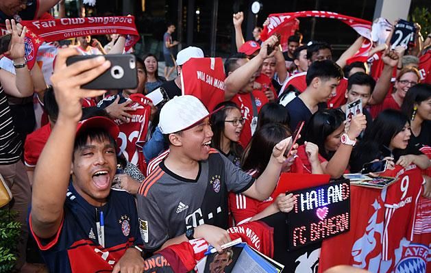 Ázsiai Bayern-szurkolók (Fotó: Imago Images)
