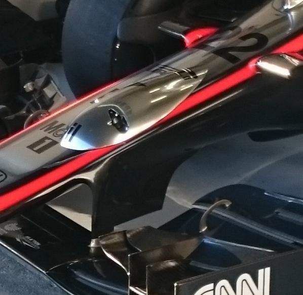 Kisebb „bibircsók” nőtt a McLaren orrán – szenzort szereltek a kocsira