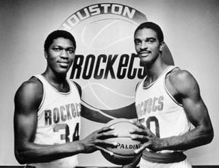 A houstoni ikertornyok: Olajuwon és Sampson