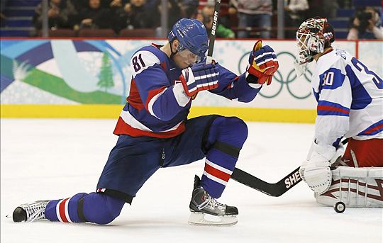 Marian Hossa ünnepli a szlovákok egyenlítő gólját (Fotó: Reuters)