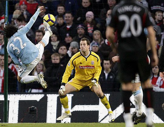 Carlos Tévez (32) szerezte a Manchester City második gólját (Fotó: Reuters) 