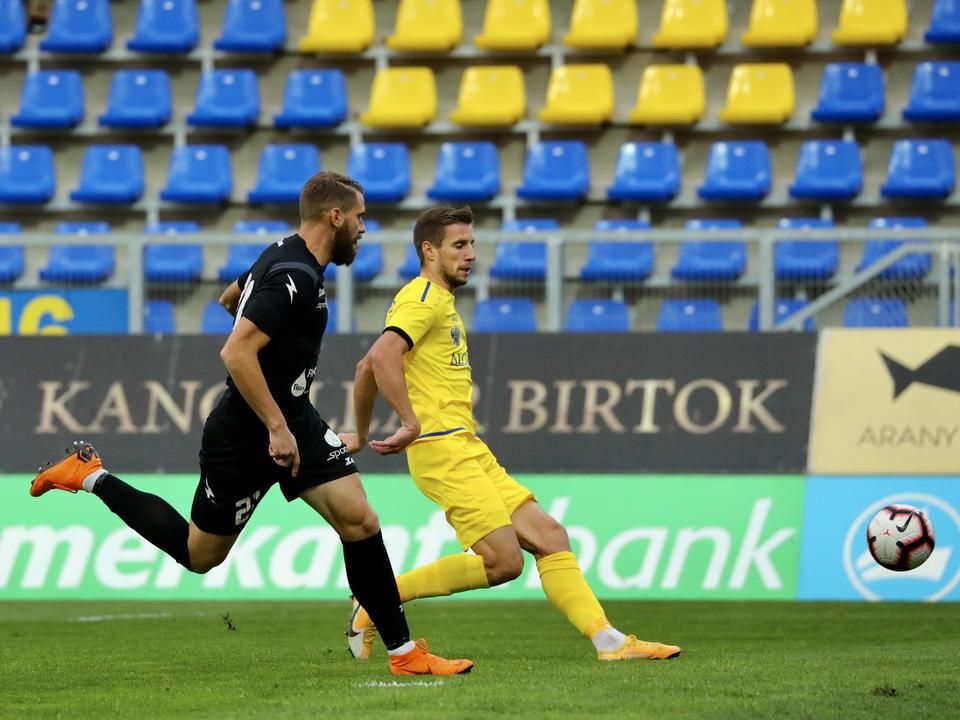 A sárgában játszó Gyirmót hazai pályán még mindig nem talált legyőzőre (Fotó: Nagy Gábor / Kisalföld).
