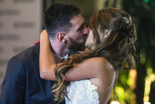 Már férjnek és feleségnek mondhatják magukat (Fotó: AFP)