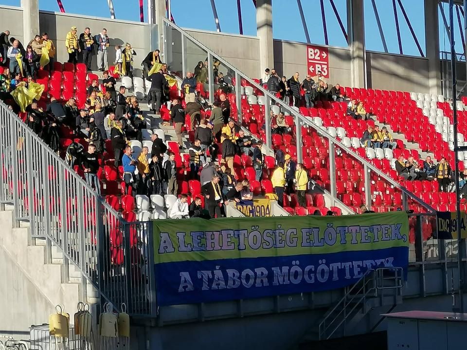 Dunaszerdahelyiek a trencséni stadionban (fotó: Duducz Tibor)