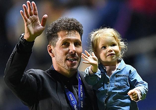 Diego Simeone és kislánya, Francesca a mérkőzés után (Fotó: AFP)