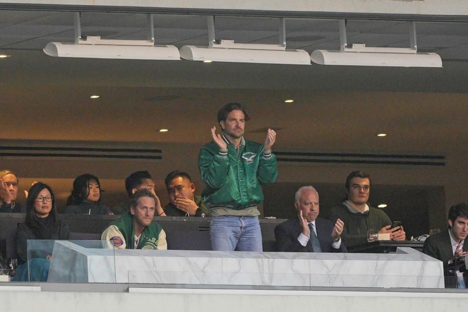 Bradley Cooper állandó szereplő az Eagles meccsein, a főcsoportdöntőn is szurkolt