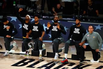 A Lakers játékosai a meccs előtt (Fotó: Getty Images)