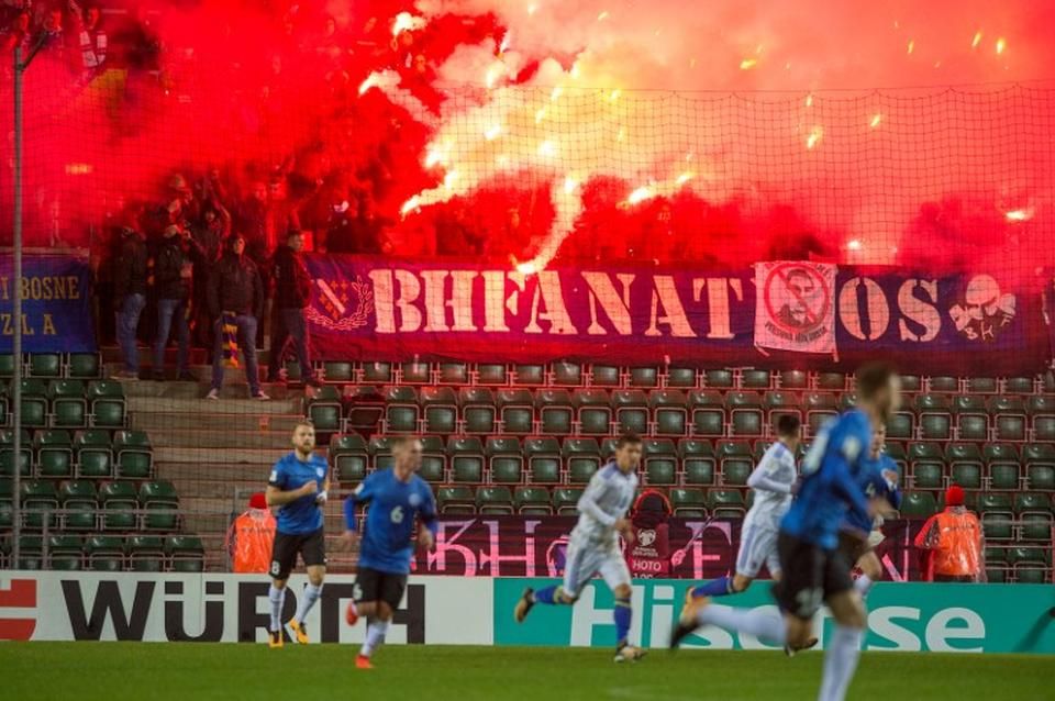 A bosnyákok nem viselték jól, hogy nem jutottak ki a vb-re (Fotó: AFP)
