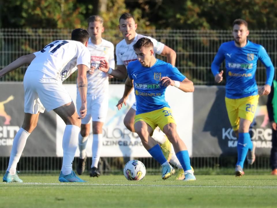 Laczkó (hátul kék-sárgában) góllal hálálta meg a bizalmat (Fotó:Bujdos Tibor/Észak-Magyarország)