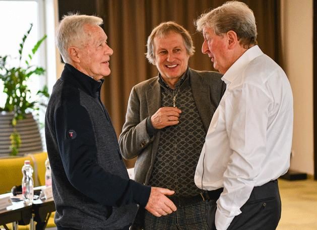 György Mezey (left), Sándor Varga (center) and Roy Hodgson (right) chatting (Photo: mlsz.hu/Gábor Baricsa)
