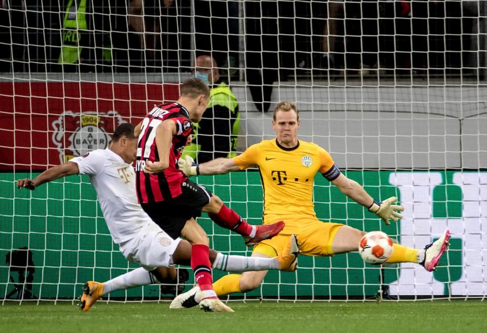 Dibusz Dénes két gólt kapott Leverkusenben az Európa-liga-csoportkörben 2021-ben (FOTÓ: ÁRVAI KÁROLY)