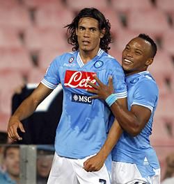 Cavani (balra) másodszor jegyzett három gólt a
Lazio ellen (Fotó: Reuters)