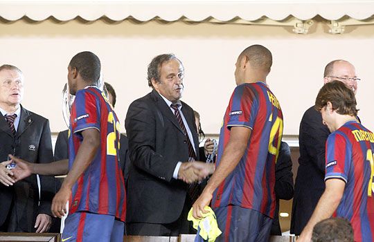 Platini (középen) nem hisz a Barcelona címvédésében a BL-ben (Fotó: Action Images - archív)