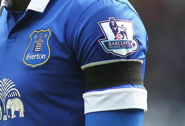 Fekete karszalag az Everton játékosán (Fotó: Action Images)