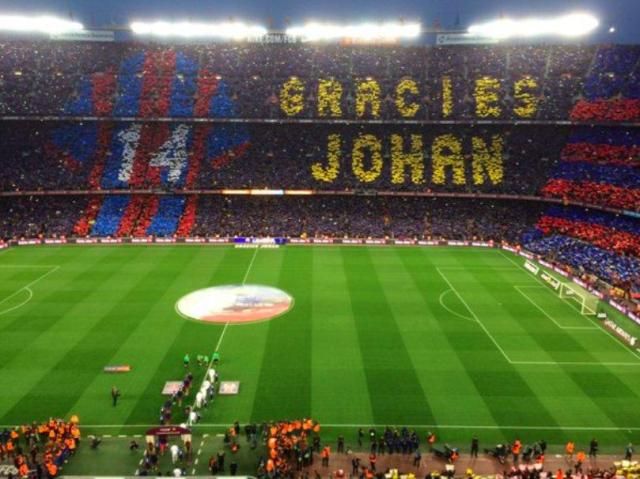 Lenyűgöző élőképpel kezdődött az el Clásico, a nemrég elhunyt Johan Cruyff tiszteletére (Forrás: Twitter)