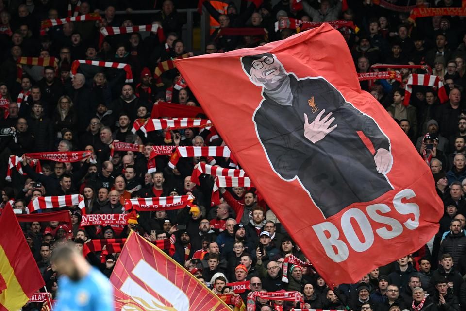 A Liverpool-szurkolók kiállnak Jürgen Klopp mellett (Fotó: AFP)