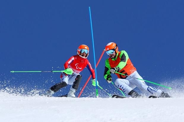A pekingi olimpia szuperkombinációjának szlalomfutamán Michal Cervennel (jobbra) (Fotó: Imago Images)