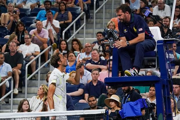 2019, US Open: vitában a székbíróval (Fotó: AFP)