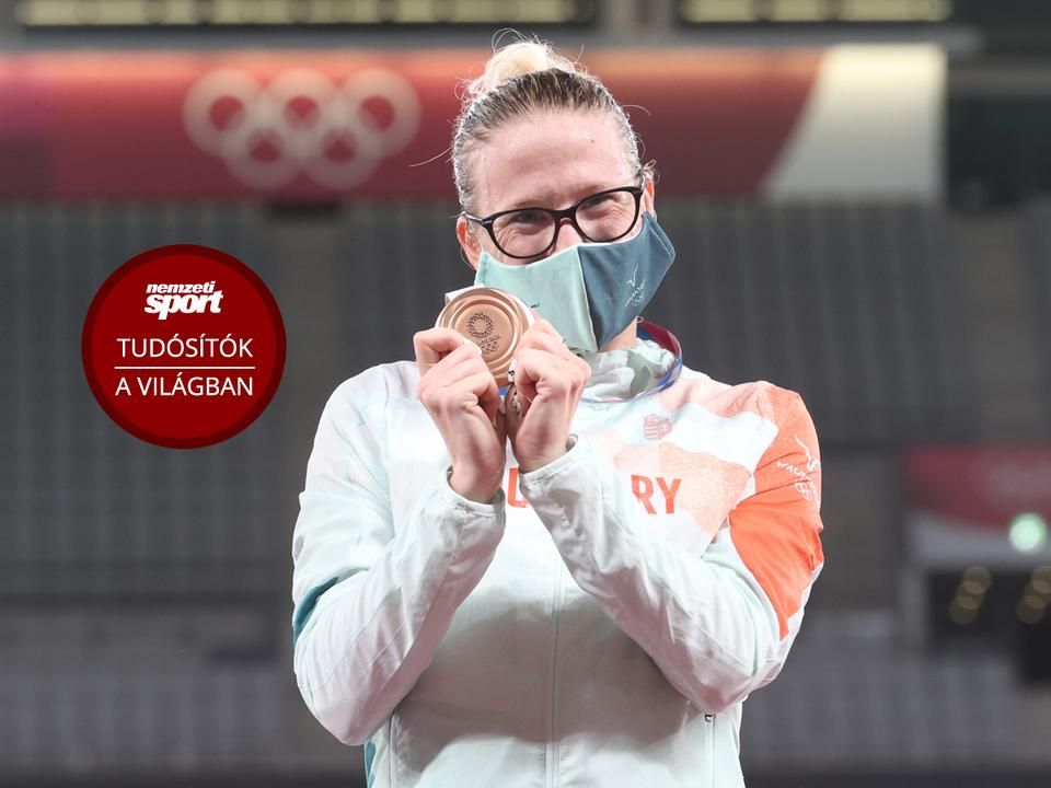 Kovács Sarolta és az olimpiai bronzérem (Fotó: Tumbász Hédi)
A FOTÓRA KATTINTVA KÉPGALÉRIA NYÍLIK!