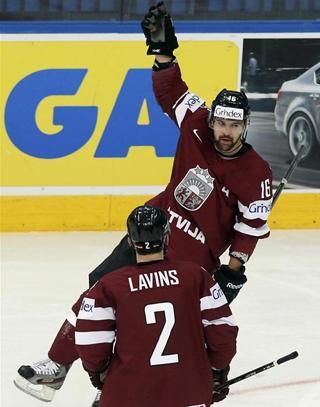 A lett Daugavins ünnepli gólját (Fotó: Reuters)