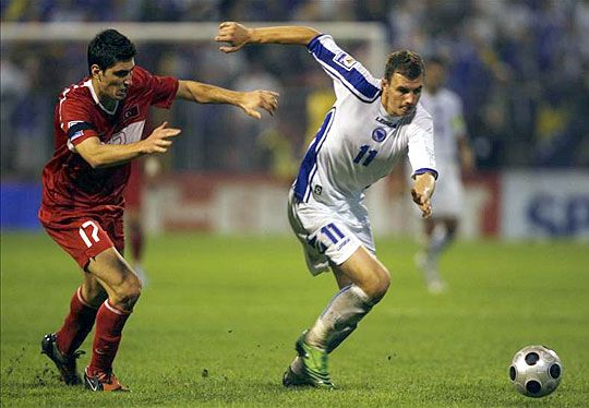 Nagy csata zajlott a labdáért – vagy ez csak a látszat? (Fotó: Action Images)