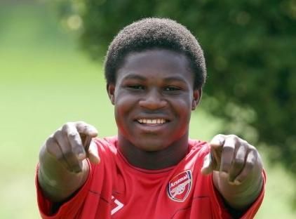 Emmanuel Frimpong búcsút inthet szép fekete fürtjeinek... (forrás: arsenalyouth.wordpress.com)