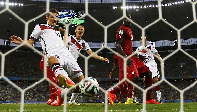 Klose első labdaérintéséből gólt lőtt, így beállította Ronaldo vb-gólrekordját (Fotó: Reuters)