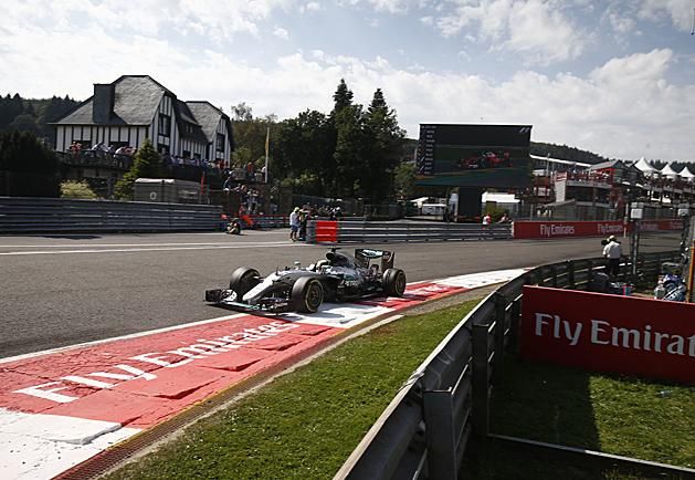Lewis Hamilton éppen Schumacher kedvenc pályáján érheti utol a németet a pole-örökranglista élén (Fotó: AFP)