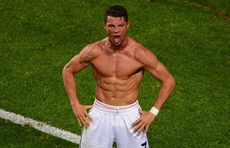 Cristiano Ronaldo olykor fényezi magát – Rooney szerint (forrás: Daily Mail)