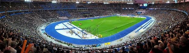 A zsúfolásig telt berlini Olympiastadion felülnézetből
