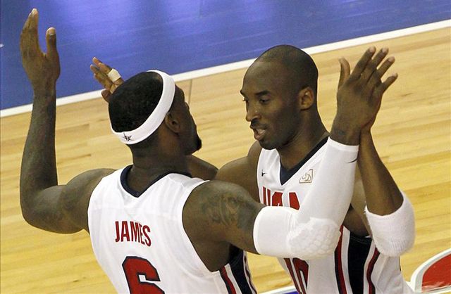 LeBron James és Kobe Bryant – egyértelműen az aranyra hajt az amerikai válogatott (Fotó: Action Images)