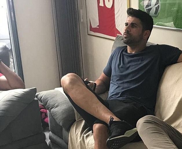 Costa az otthonában fogadta az angol lap munkatársait (Fotó: Daily Mail)