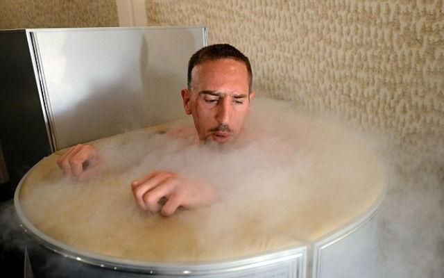 Franck Ribéry is szereti lehűteni magát egy kemény meccs után (Fotó: dailymail.co.uk)