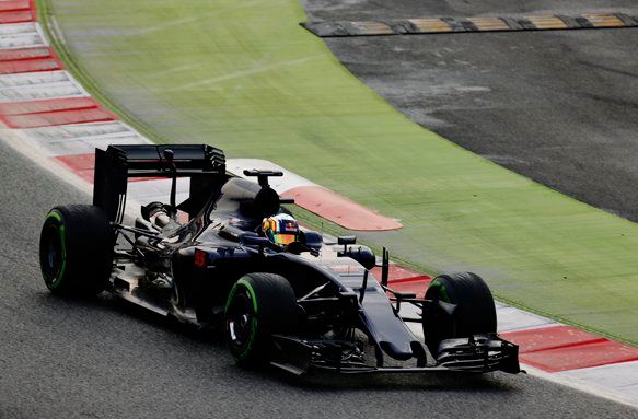 Pályán az új Toro Rosso – ezen a héten még teljesen sötétkék