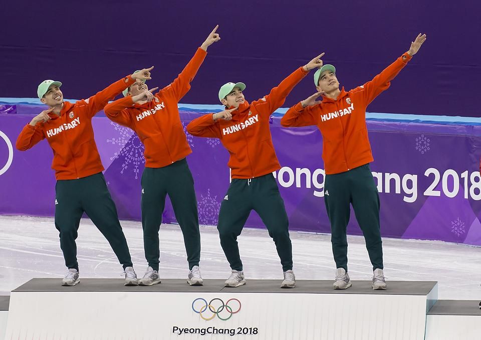 Első téli olimpiai bajnokaink: Burján Csaba, Knoch Viktor, Liu Shaoang, Liu Shaolin Sándor (Fotó: MOKSZ/Derencsényi István)