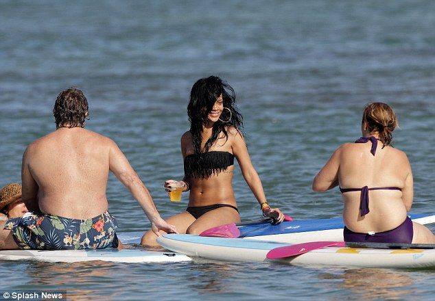 Rihanna lenyűgöző idomai (Fotó: Daily Mail)