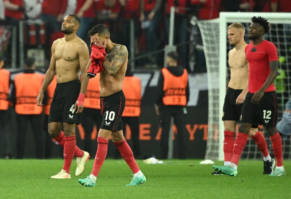 Csalódott Leverkusen-játékosok (Fotó: AFP)