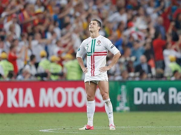 Cristiano Ronaldo és egy újabb válogatott csalódás: vereség a 2012-es Európa-bajnokság elődöntőjében (Forrás: sports.xin.msn.com)