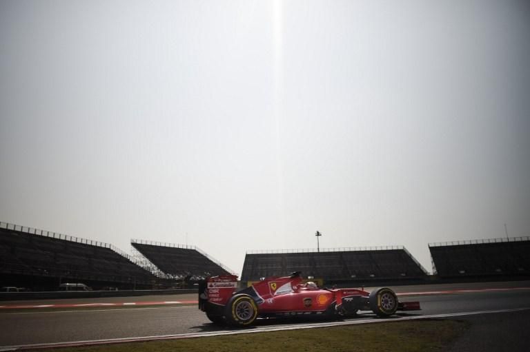 Vettel tartja a Mercedesek tempóját
