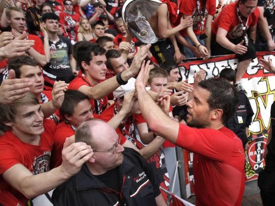 2010 nyara: nagy az öröm Leverkusenben, visszatért a főnök (Forrás: kicker.de)