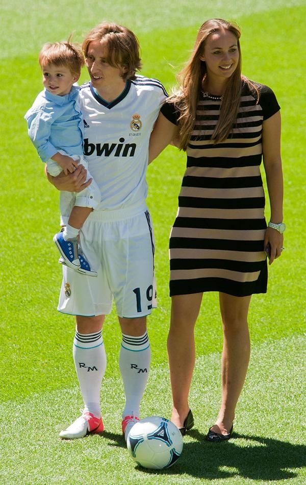 A Modric család a Bernabéuban (Fotó: Zimbio)